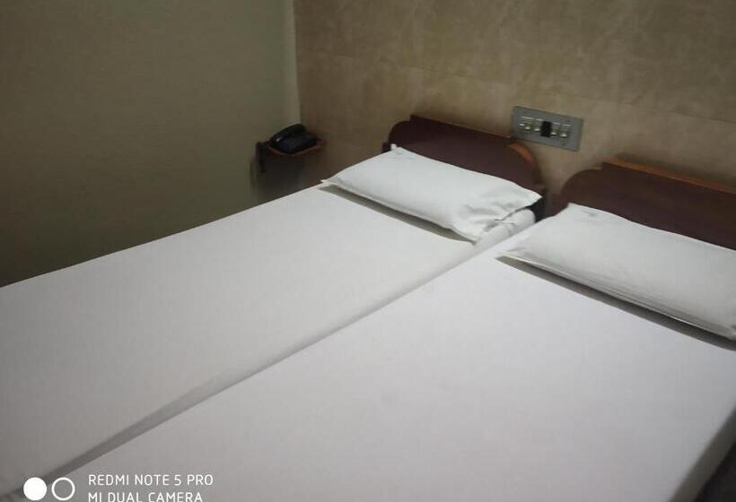 اتاق استاندارد یک نفره, Krishna Lodge