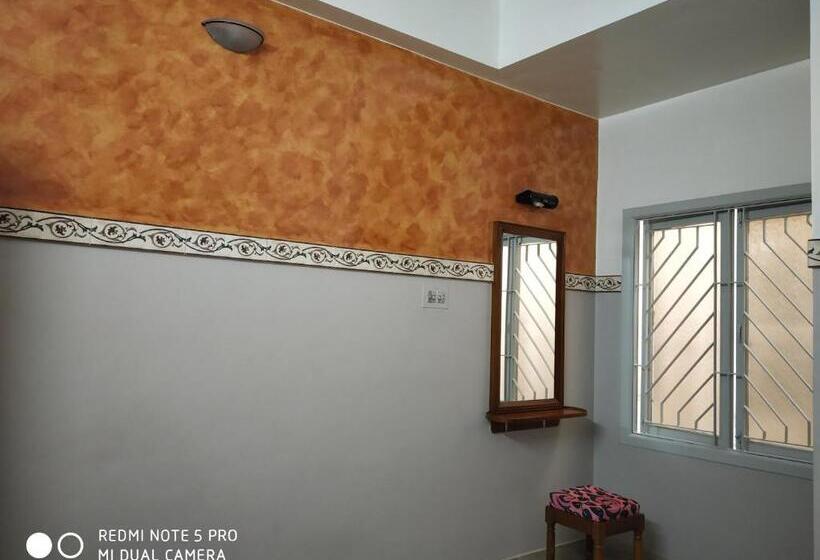 اتاق استاندارد یک نفره, Krishna Lodge