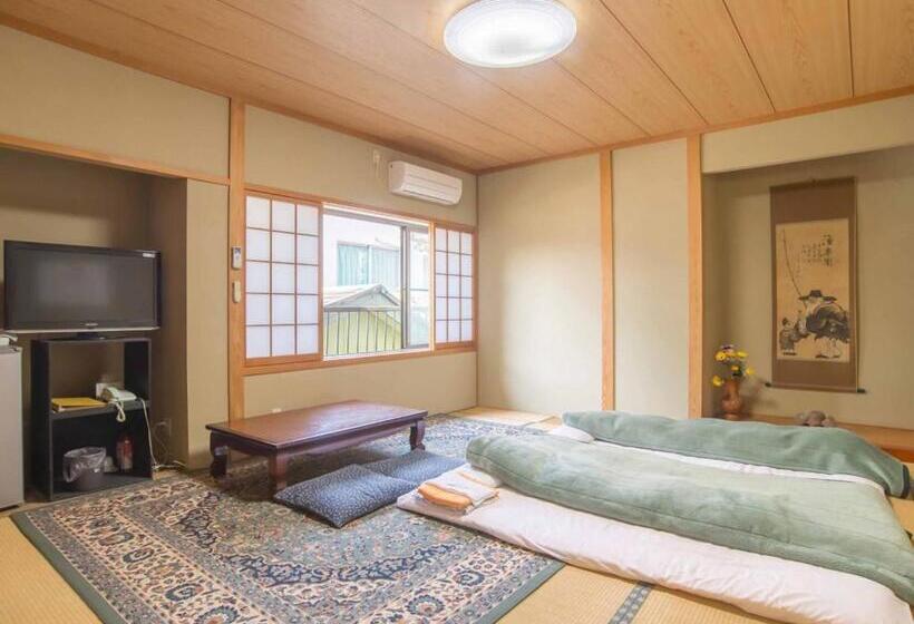 غرفة عائلية, Kenrokuen