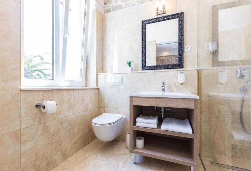 Номер Deluxe Вид на Море Боковой, Giardin Exclusive Rooms And Suite