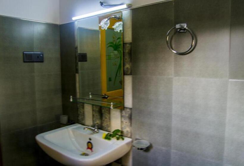 Deluxe Driepersoonskamer, Girilena Resort