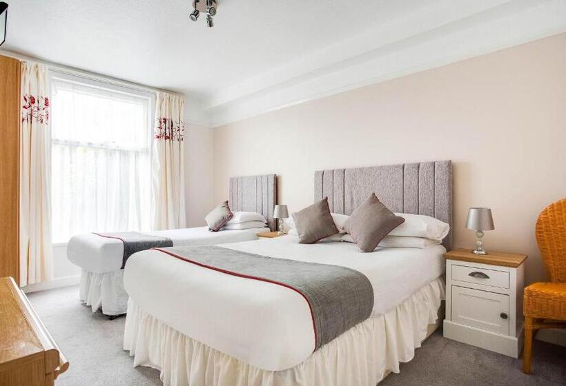 Семейный Номер, Godolphin Arms Hotel