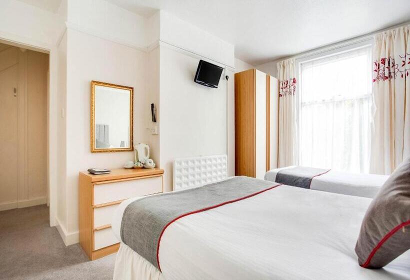 Семейный Номер, Godolphin Arms Hotel