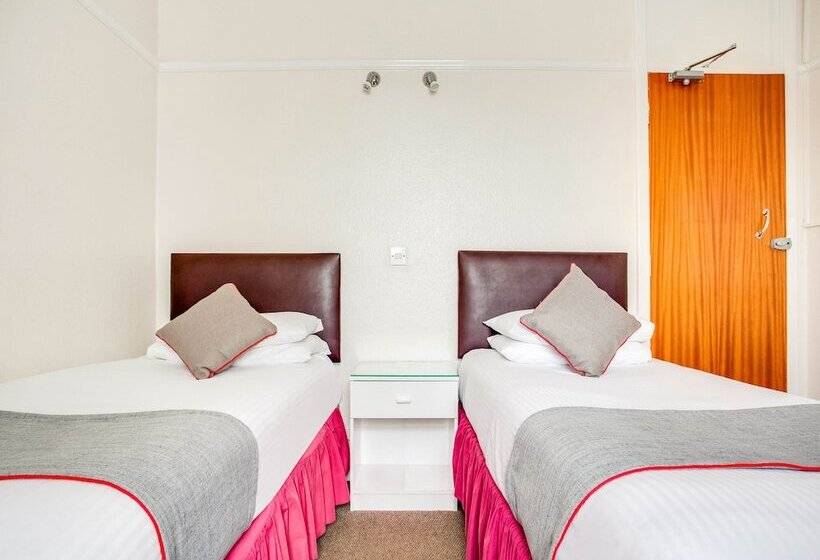 Номер Стандарт, Godolphin Arms Hotel