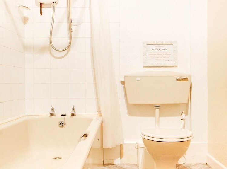 Номер Стандарт, Godolphin Arms Hotel