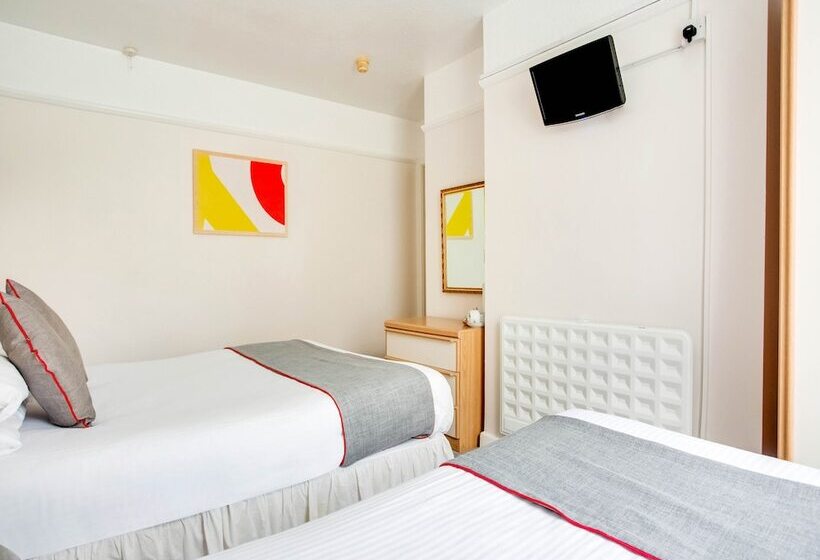 Семейный Номер, Godolphin Arms Hotel