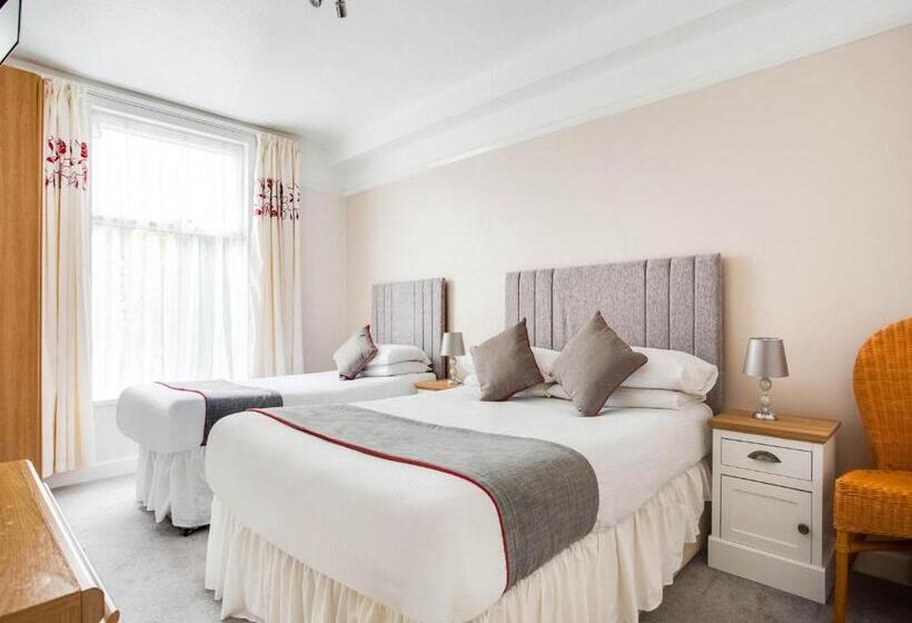 Семейный Номер, Godolphin Arms Hotel