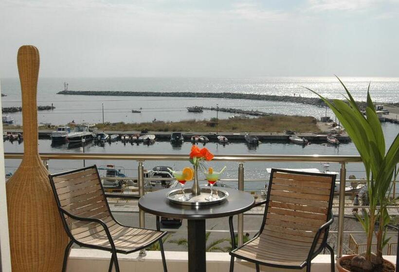 Трехместный Номер Deluxe Вид на Море, Porto Del Sol
