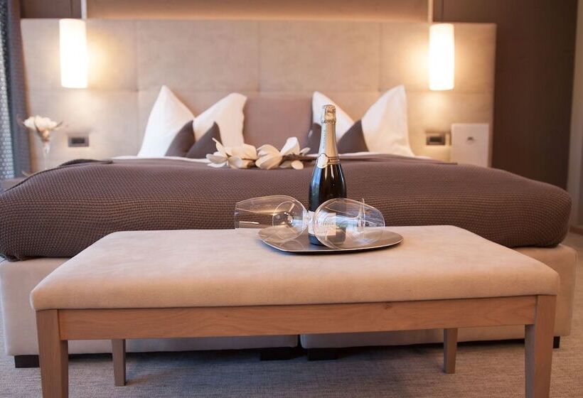 Номер Deluxe Вид на Сад, The Lodge Sporthotel   Golfclub Eppan