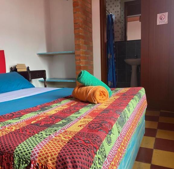 اتاق استاندارد با چشم‌انداز کوهستان, Havana Hostel Cali & Dance School
