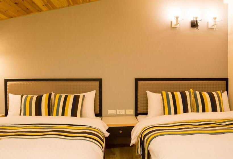 اتاق استاندارد چهار تخته, W Hostel