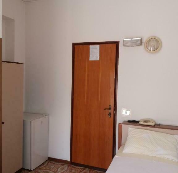 Номер Стандарт Индивидуальный с Балконом, Albergo Europa