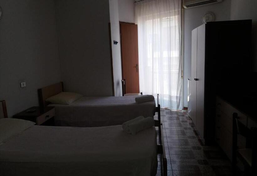 Номер Стандарт с Балконом, Albergo Europa