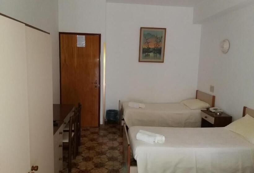 Номер Стандарт с Балконом, Albergo Europa