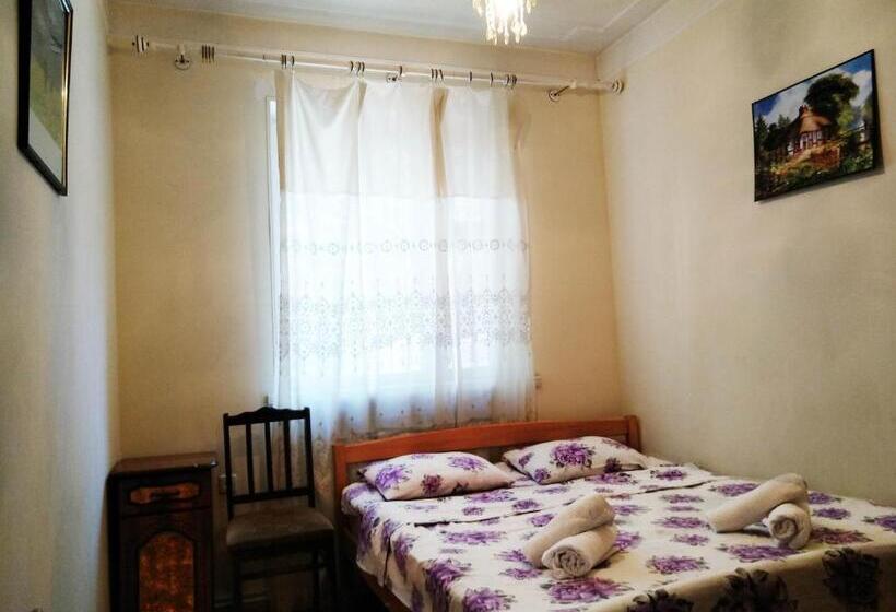 اتاق اکونومی, Hostel Sakharov & Tours