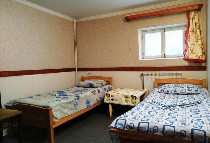 اتاق خانوادگی, Hostel Sakharov & Tours