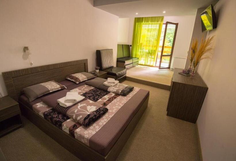 스탠다드 트리플 룸, Family Hotel Bohema