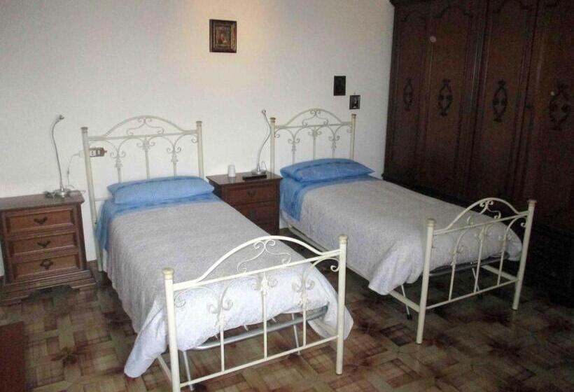 Стандартный внешний трехместный номер с ванной комнатой, Villa Franca B&b