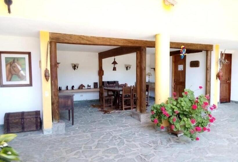 اتاق استاندارد چهارنفره با چشم‌انداز باغ, Finca Hotel La Ponderosa