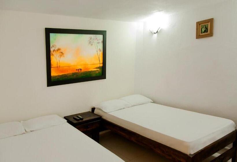 اتاق راحتی سه تخته, Finca Hotel La Ponderosa