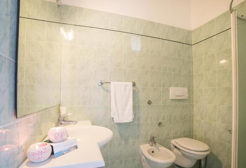 اتاق استاندارد با بالکن, Augusta