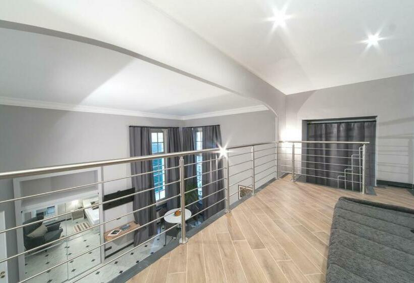 اتاق استاندارد چهار تخته, Chiossone Suites