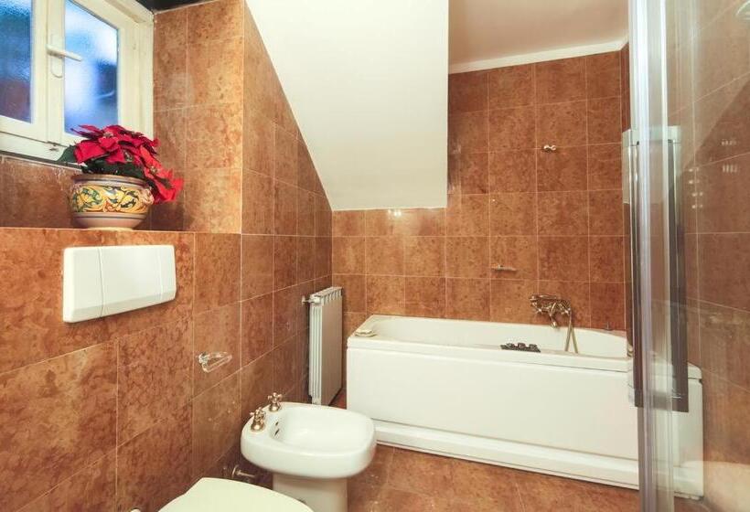 سوئیت جونیور با ماساژ آبی, Chiossone Suites