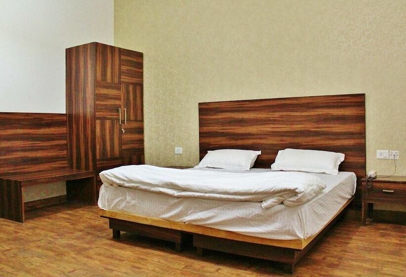行政房间, Adhunik Hotel Behror
