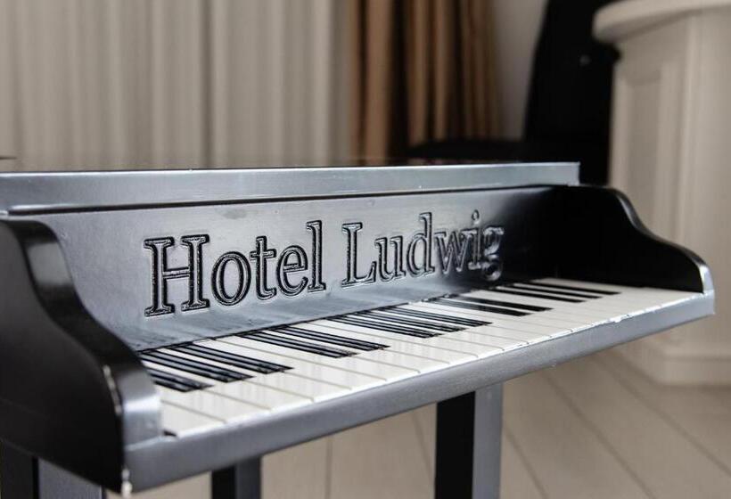 Полулюкс с Балконом, Ludwig Boutique Hotel & Spa
