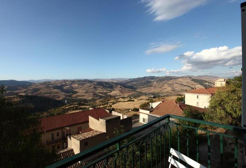 Четырехместный Номер Стандарт с Балконом, Casa Albergo La Terza Stella