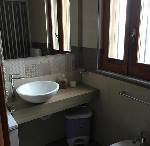 Четырехместный Номер Стандарт с Балконом, Casa Albergo La Terza Stella
