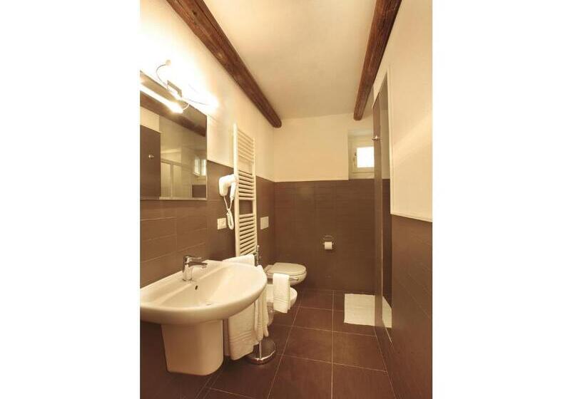 اتاق اکونومی, Residenze Portacastello