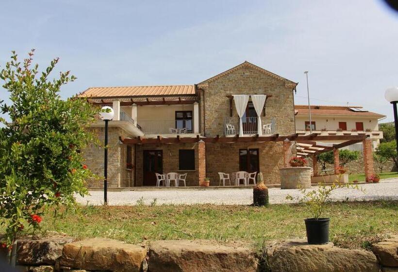 اتاق استاندارد چهار تخته, Country House Il Melograno