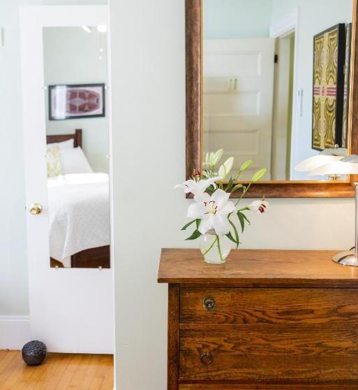 Номер Стандарт, Lindenwood Inn