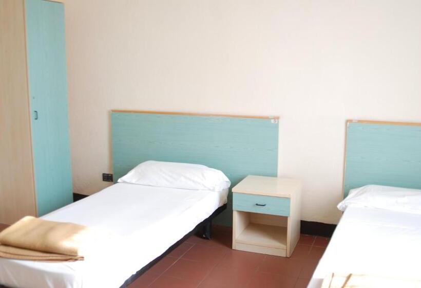 اتاق استاندارد با سرویس بهداشتی مشترک, Il Chiostro Hostel And