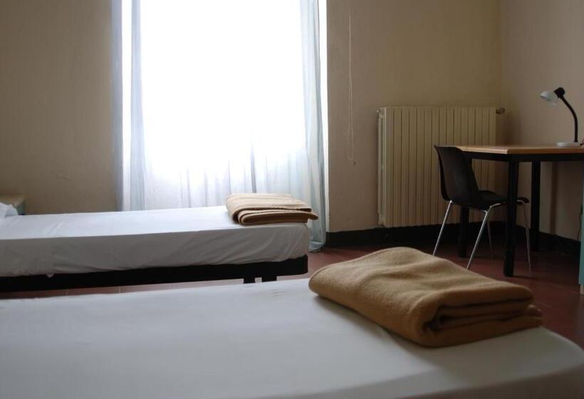 اتاق چهار تخته با دستشویی مشترک, Il Chiostro Hostel And