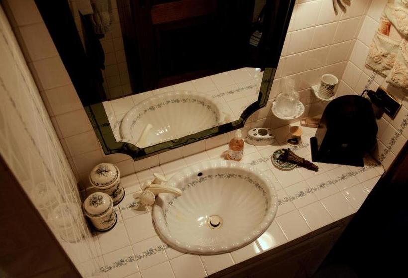 اتاق استاندارد با سرویس بهداشتی مشترک, B&b Villa Moro   Family House