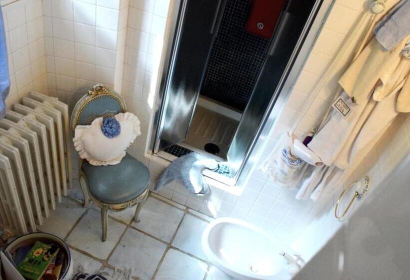 اتاق استاندارد با سرویس بهداشتی مشترک, B&b Villa Moro   Family House