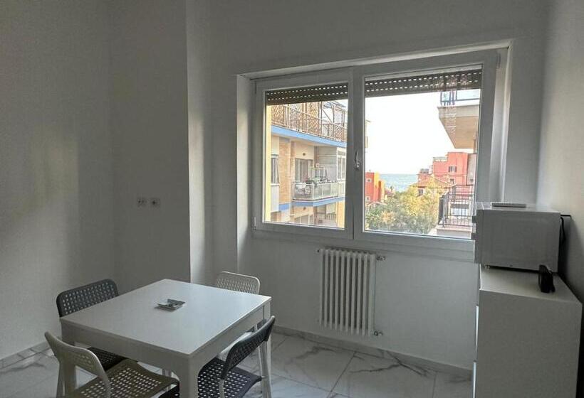 Студия Стандарт Вид на Море, Al Porto Di Roma B&b