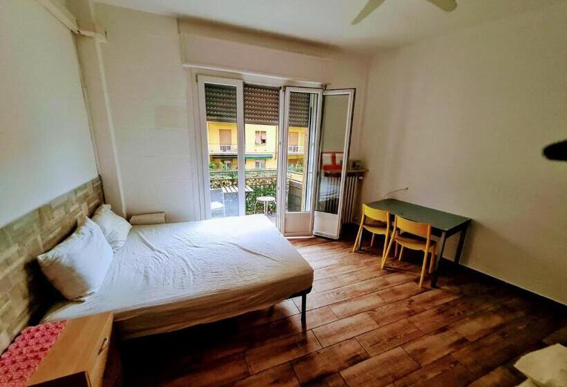 تختخواب در اتاق مشترک, Europe Station Rooms