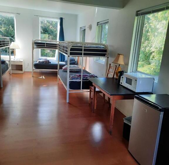 חדר משפחתי, C&n Backpackers   Ucluelet