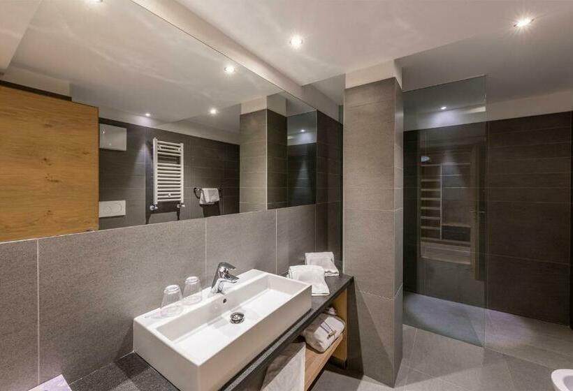 اتاق استاندارد با بالکن, Design & Suite Hotel Ciarnadoi