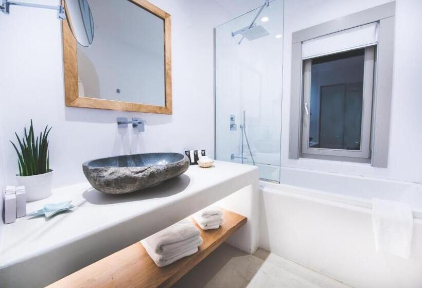 Люкс с гидромассажем, Adel Private Suites