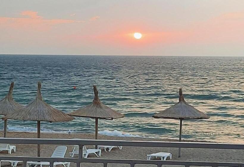 اتاق استاندارد با بالکن و چشم‌انداز دریا, La Perla Bianca Residence
