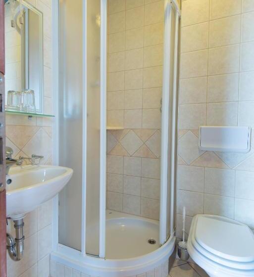 Triple Room Sea View, B&b Galija
