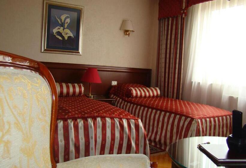 اتاق استاندارد سه نفره, Vila Ariston
