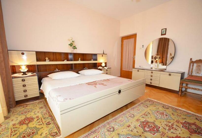 Standard Szoba Erkéllyel, Apartments Europa