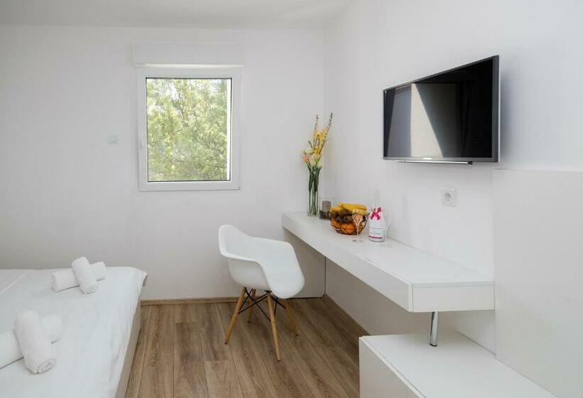 Номер Стандарт Вид на Сад, Rocky Beach Rooms