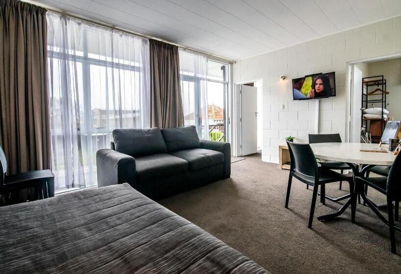 Апартаменты 2 Спальни, Aura Accommodation