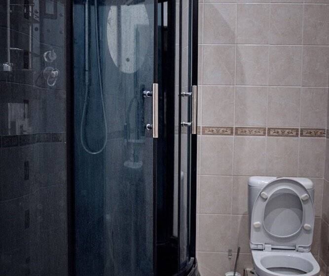 اتاق خانوادگی با سرویس بهداشتی مشترک, Nice Hostel 33